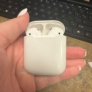 Apple 2nd gen airpods